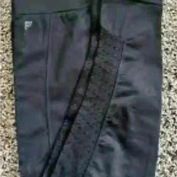 Black Fabletics high wasted leggings with side panel, size medium - Picture 1 of 6